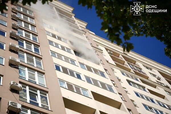 Пожар в ЖК "Одесские традиции": среди спасенных ребенок, есть пострадавшая