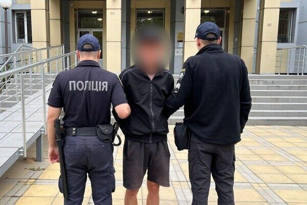 Оружие "с рук" на пляже и гранатометы из-под земли: в Одесской области разоблачили нелегальных "бизнесменов"
