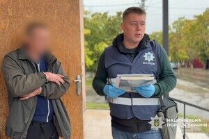 Оружие "с рук" на пляже и гранатометы из-под земли: в Одесской области разоблачили нелегальных "бизнесменов"