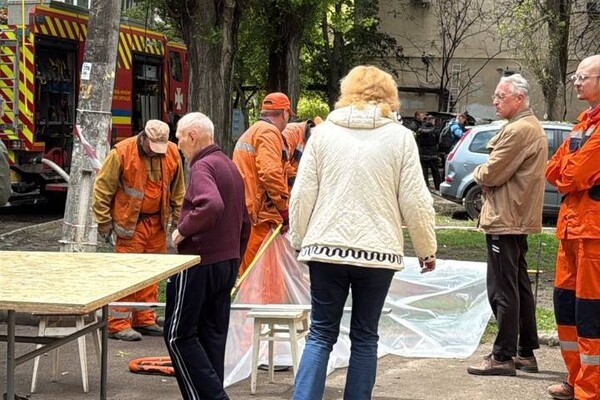 РФ атаковала Одессу дронами: обломки БпЛА упали на дом, пострадали люди (обновлено)